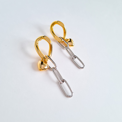 Биколорные серьги с сердечками