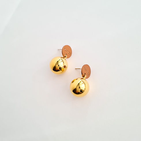 Серьги NUANCE с золотистыми подвесными шариками