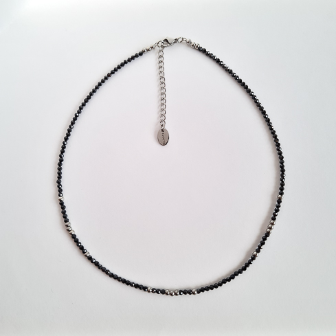 Чокер ELINICE из графитовой шпинели с шариками