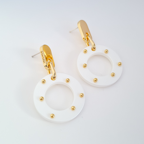 Серьги NUANCE золотистые белые кольца с клёпками