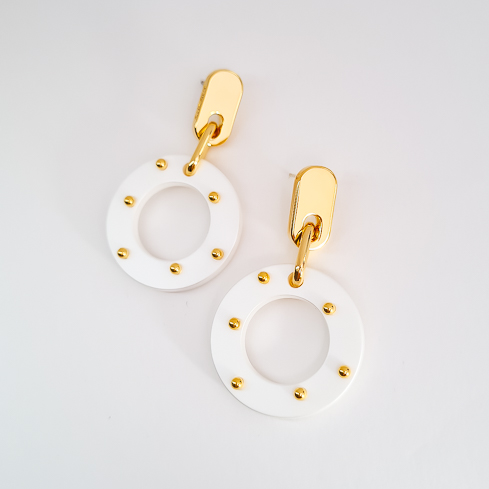 Серьги NUANCE золотистые белые кольца с клёпками