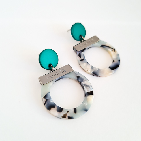 Серьги NUANCE серебристые кольца с пластинкой изумруд