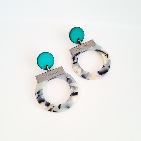 Серьги NUANCE серебристые кольца с пластинкой изумруд