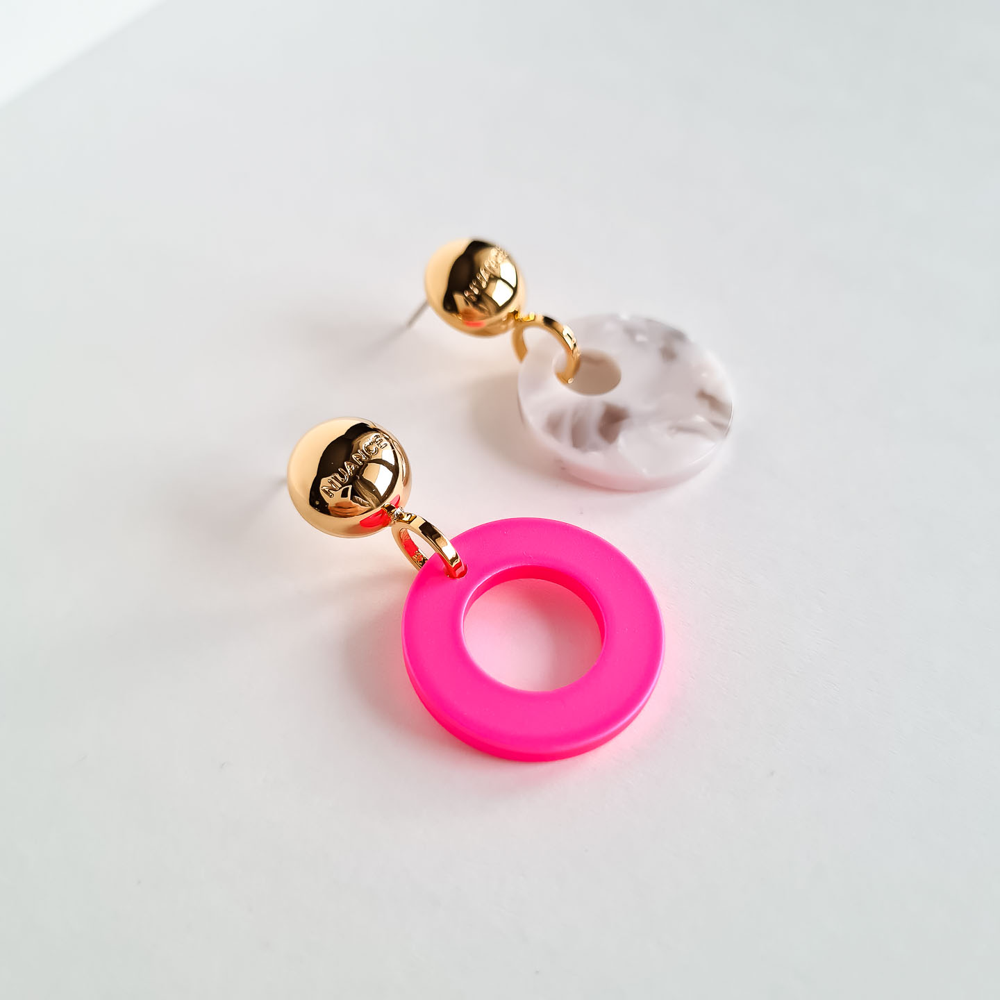 Серьги NUANCE золотистые колечки фуксия