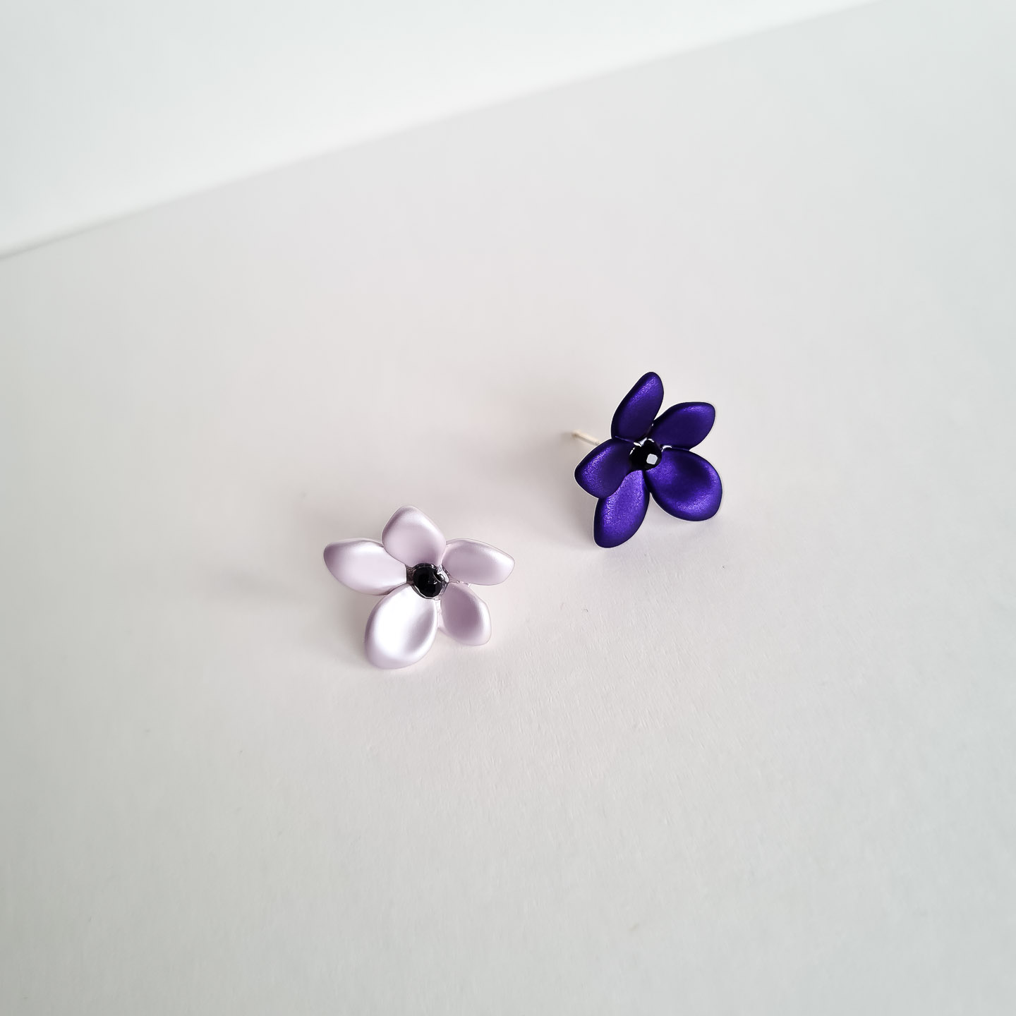 Серьги NUANCE цветочки в сиреневом оттенке