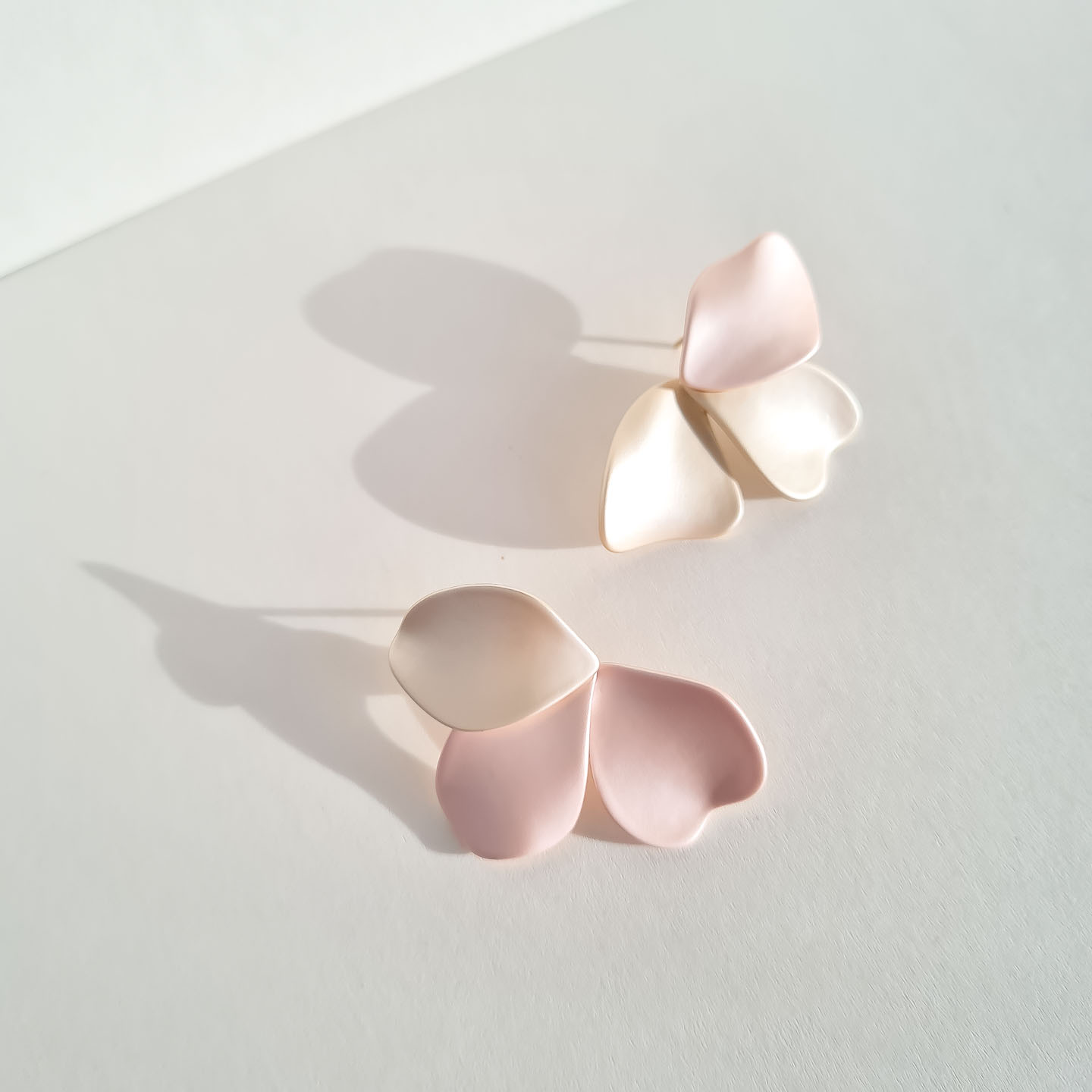 Серьги NUANCE пудровые лепестки