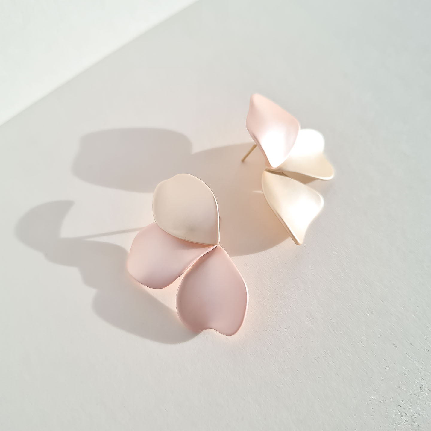 Серьги NUANCE пудровые лепестки