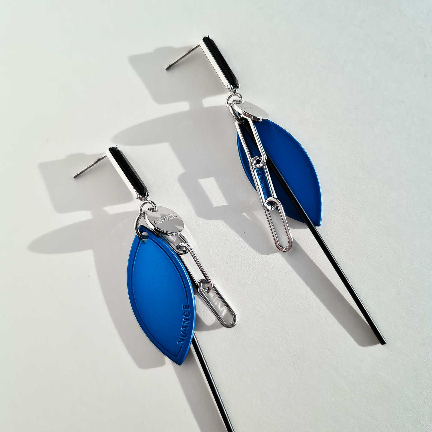 Серьги NUANCE серебристые синие лепестки с цепочками