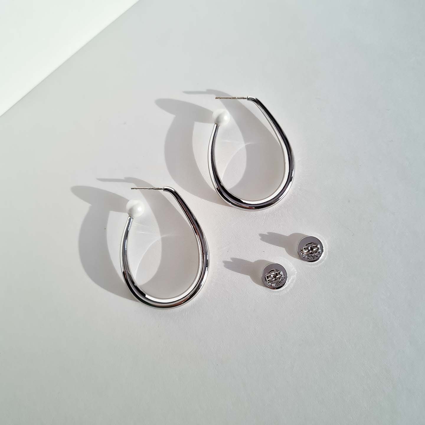 Серьги NUANCE серебристые лаконичные с жемчугом