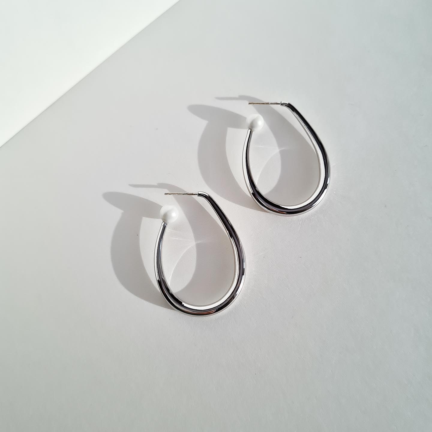 Серьги NUANCE серебристые лаконичные с жемчугом