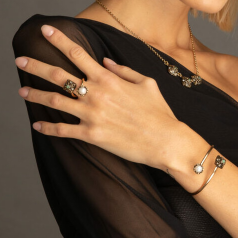 Кольцо  ALCOZER & J F005A с жемчугом, изумрудом и Swarovski