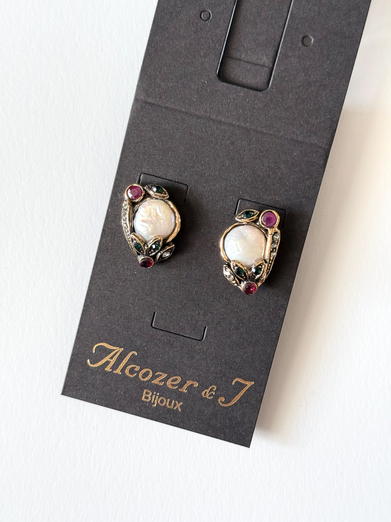 Серьги ALCOZER & J  с жемчугом, гранатом, изумрудом,  рубином  и Swarovski