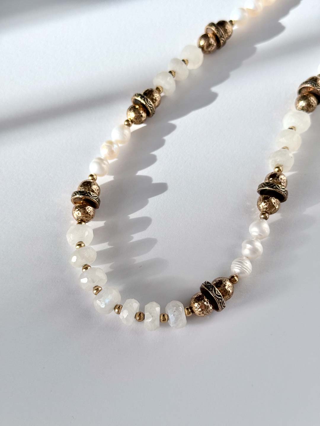 Колье ALCOZER & J   с лунным камнем и жемчугом