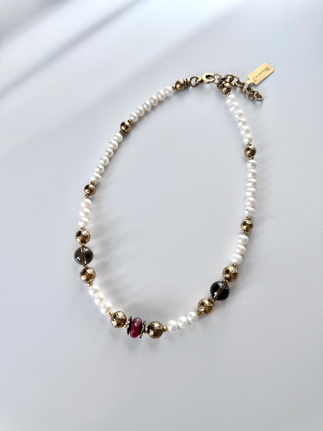 Колье ALCOZER & J  с жемчугом. рубином и раухтопазом