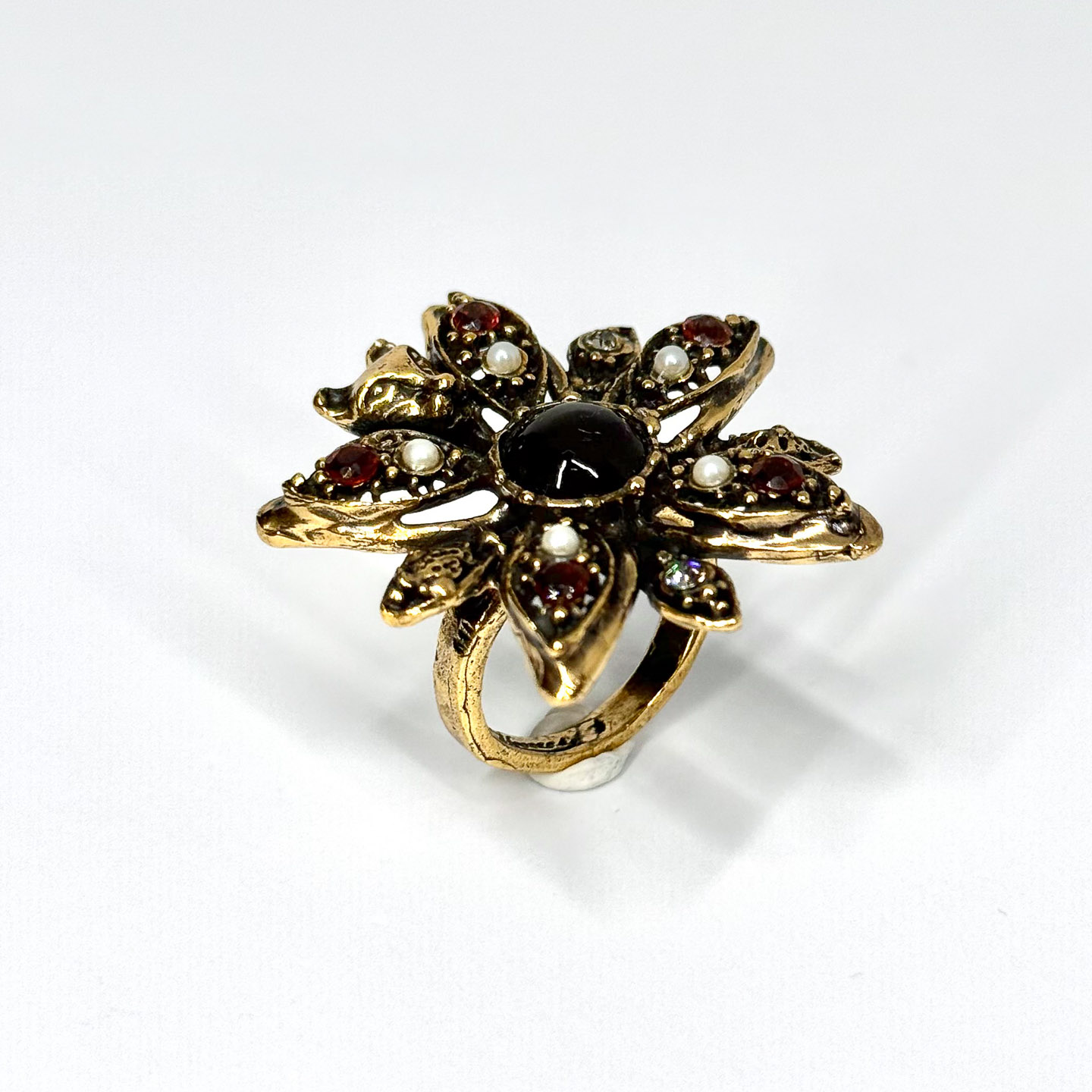 Кольцо ALCOZER & J   с ониксом, гранатом, жемчугом и Swarovski