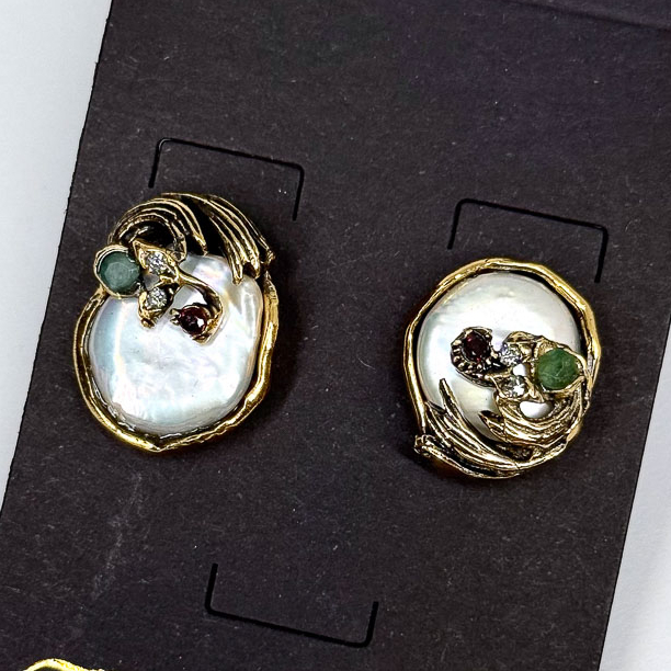 Серьги Alcozer & J с жемчугом, изумрудом,гранатом и Swarovski