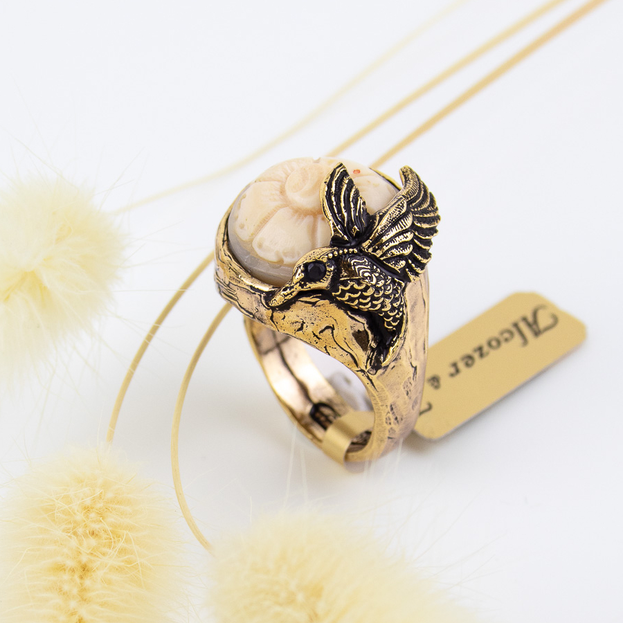 Кольцо Alczer & J с камеей и сапфиром