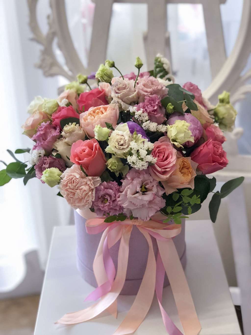 Цветы в шляпной коробке "Мыслями о море"