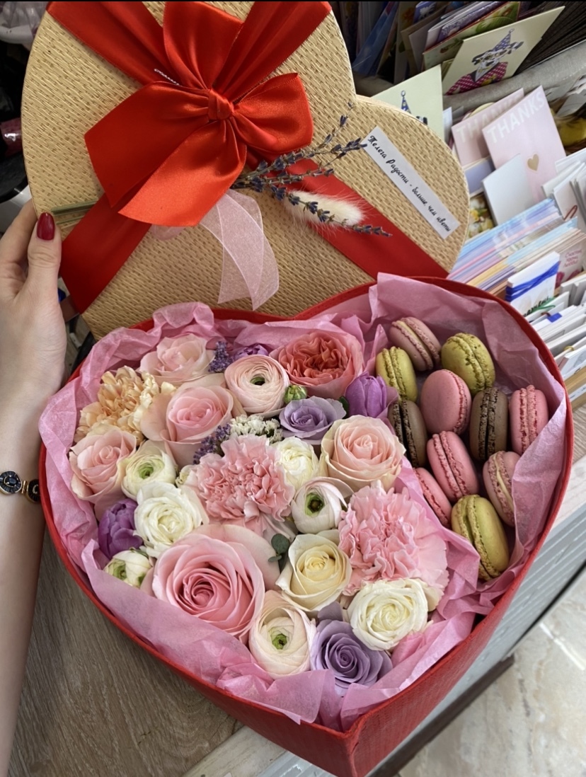 Очень большая коробочка «Make love, not war”