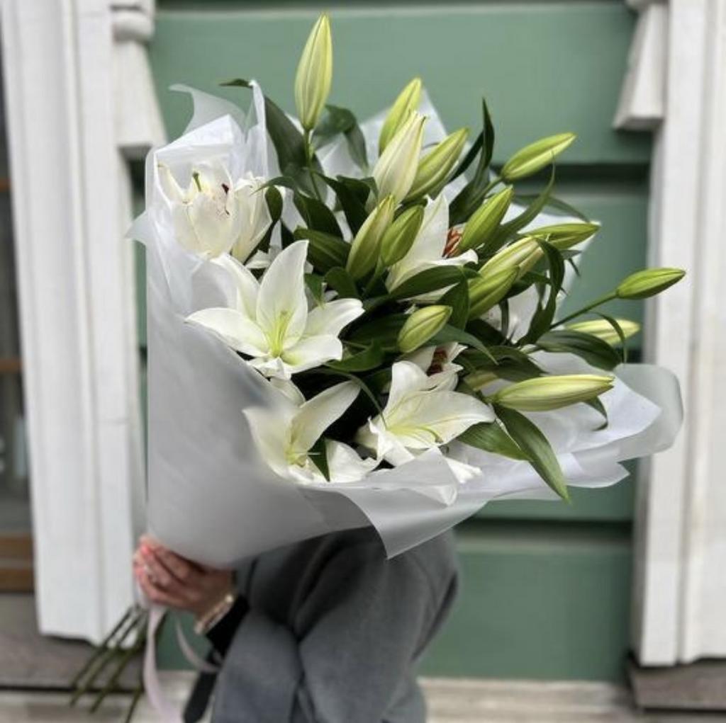 Букет 5 белых лилий Голландия