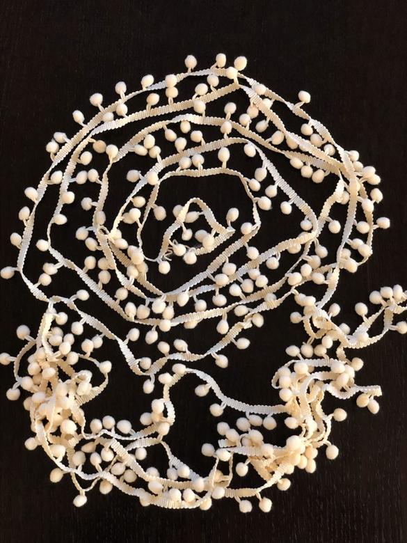 Лента из помпонов кремовая, 1 ярд