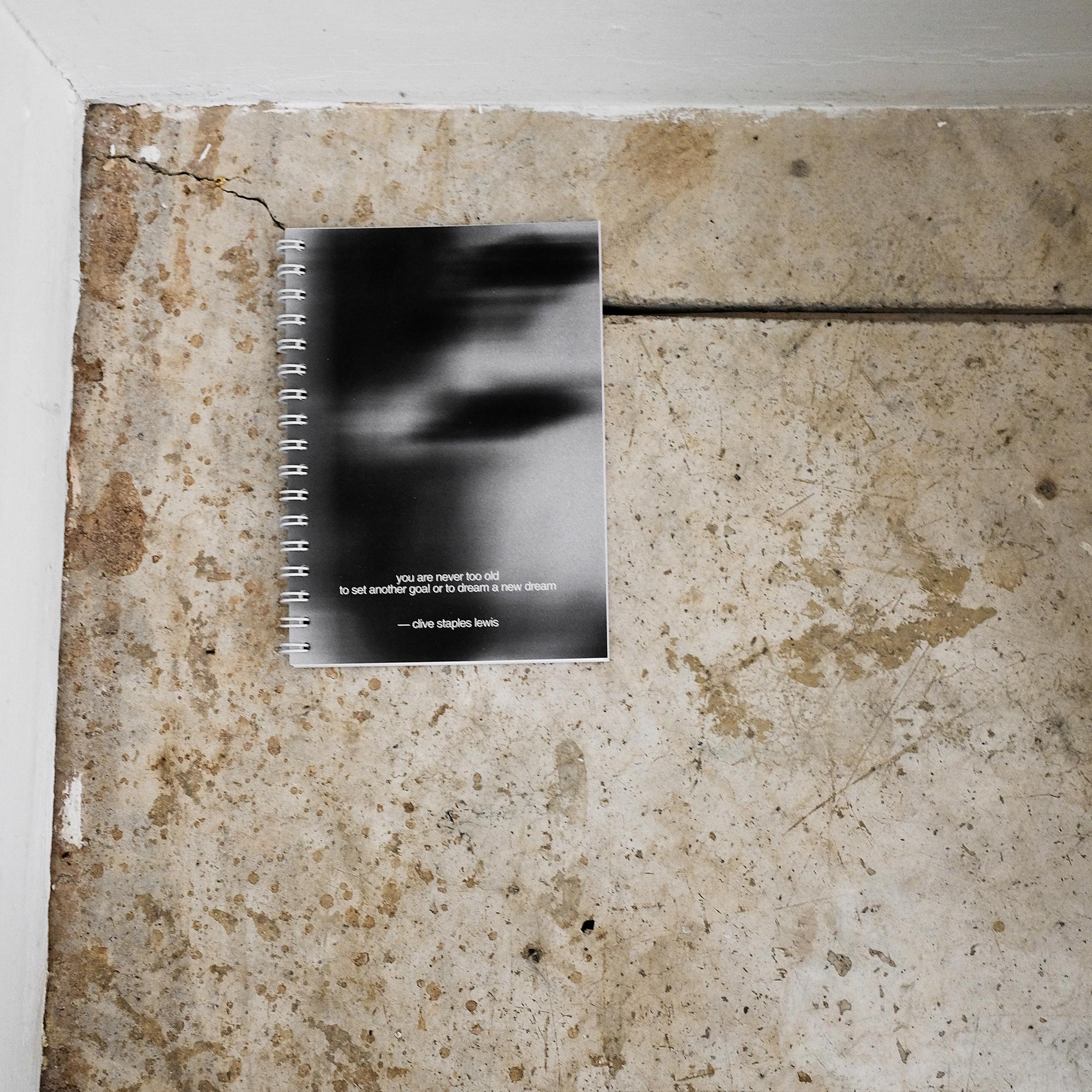 блокнот "невозможно быть слишком старым чтобы поставить новую цель или обрести новую мечту"