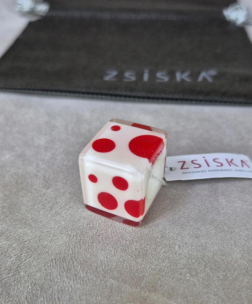 Шарм ZSISKA