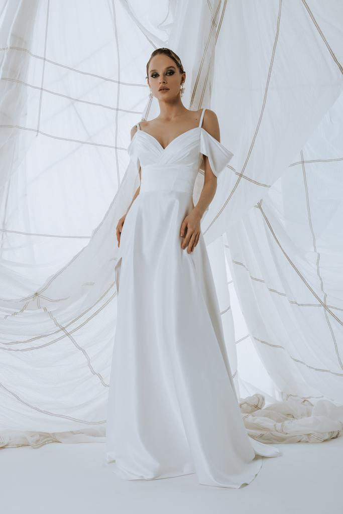 Свадебное платье RUD длинное в атласе  молоко с бретелями