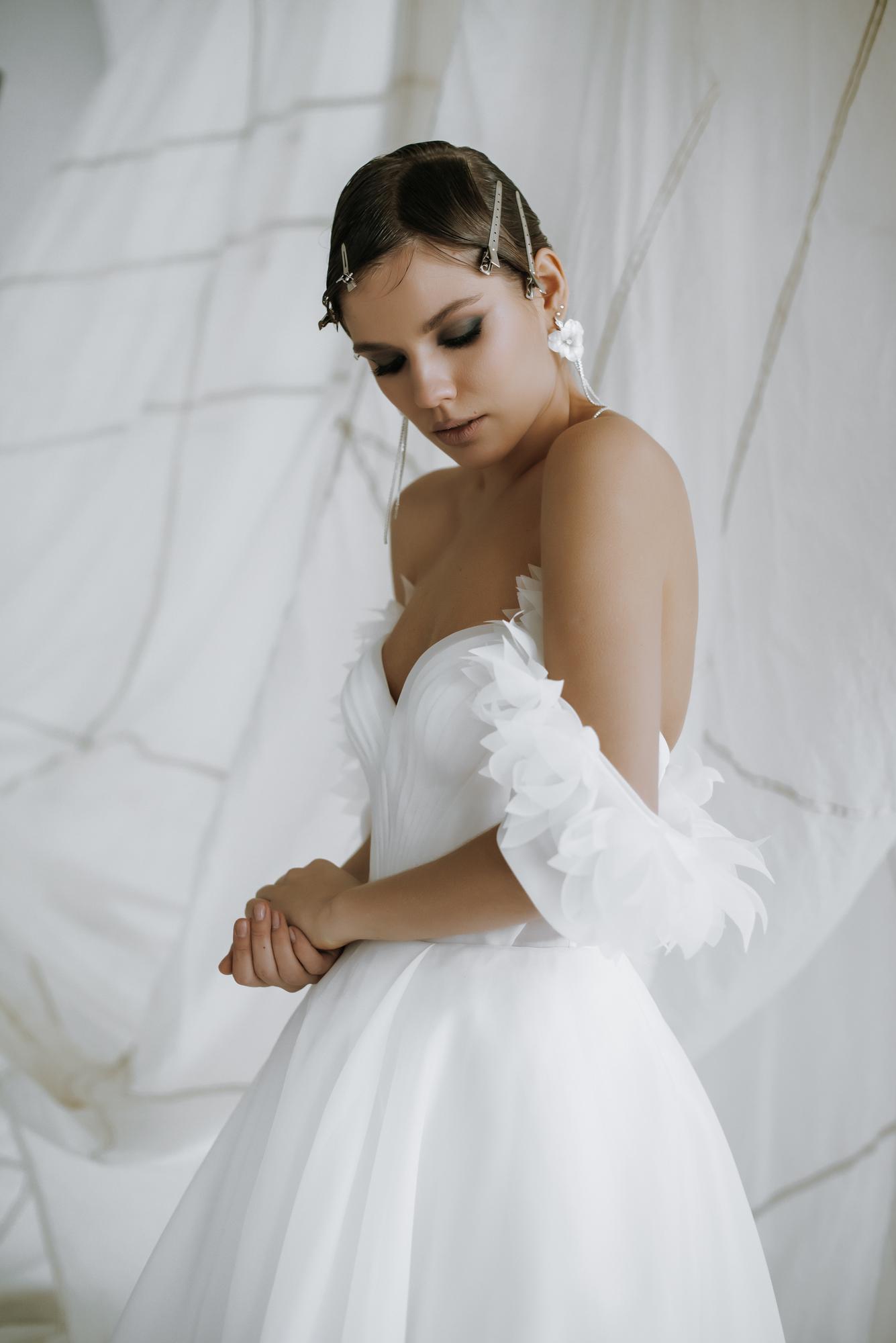 Свадебное платье MANULA (МАНУЛА) длинное в молочном с цветами