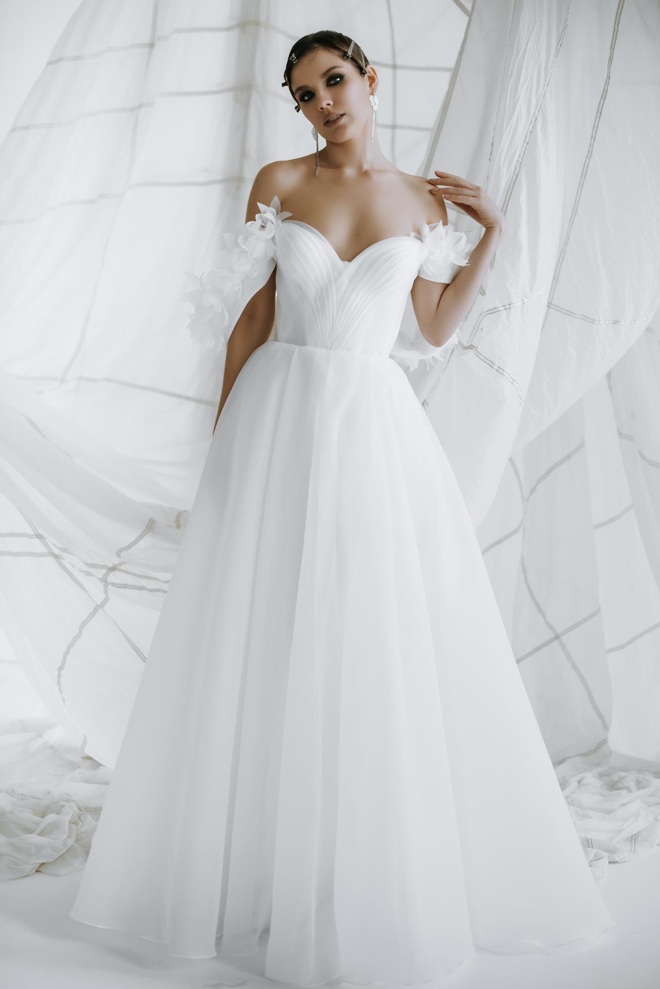 Свадебное платье MANULA (МАНУЛА) длинное в молочном с цветами