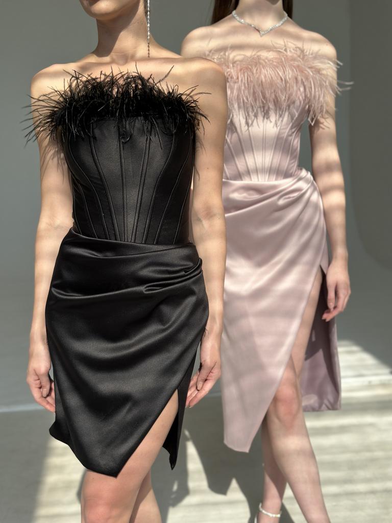 Коктейльное платье LORENA   пудра  c пером