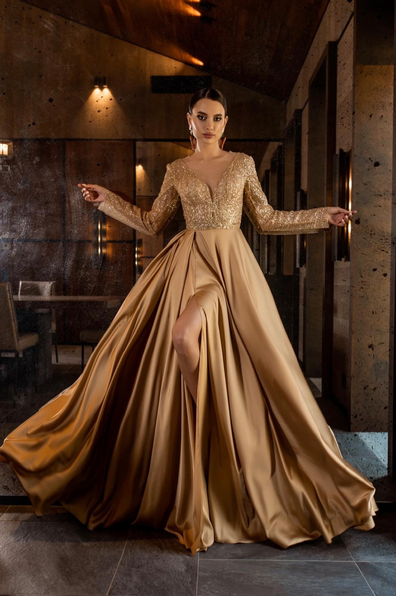 PEARL  в золотом атласе