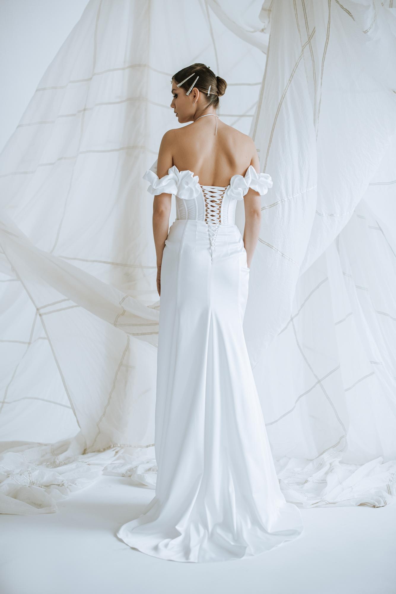 Свадебное платье ERACLEA длинное рыбка со шлейфом цвет молоко