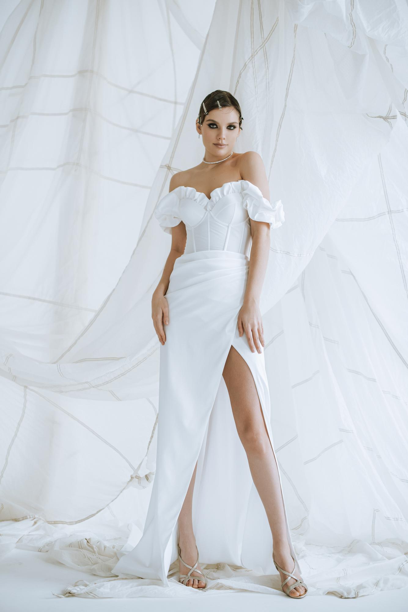 Свадебное платье ERACLEA длинное рыбка со шлейфом цвет молоко