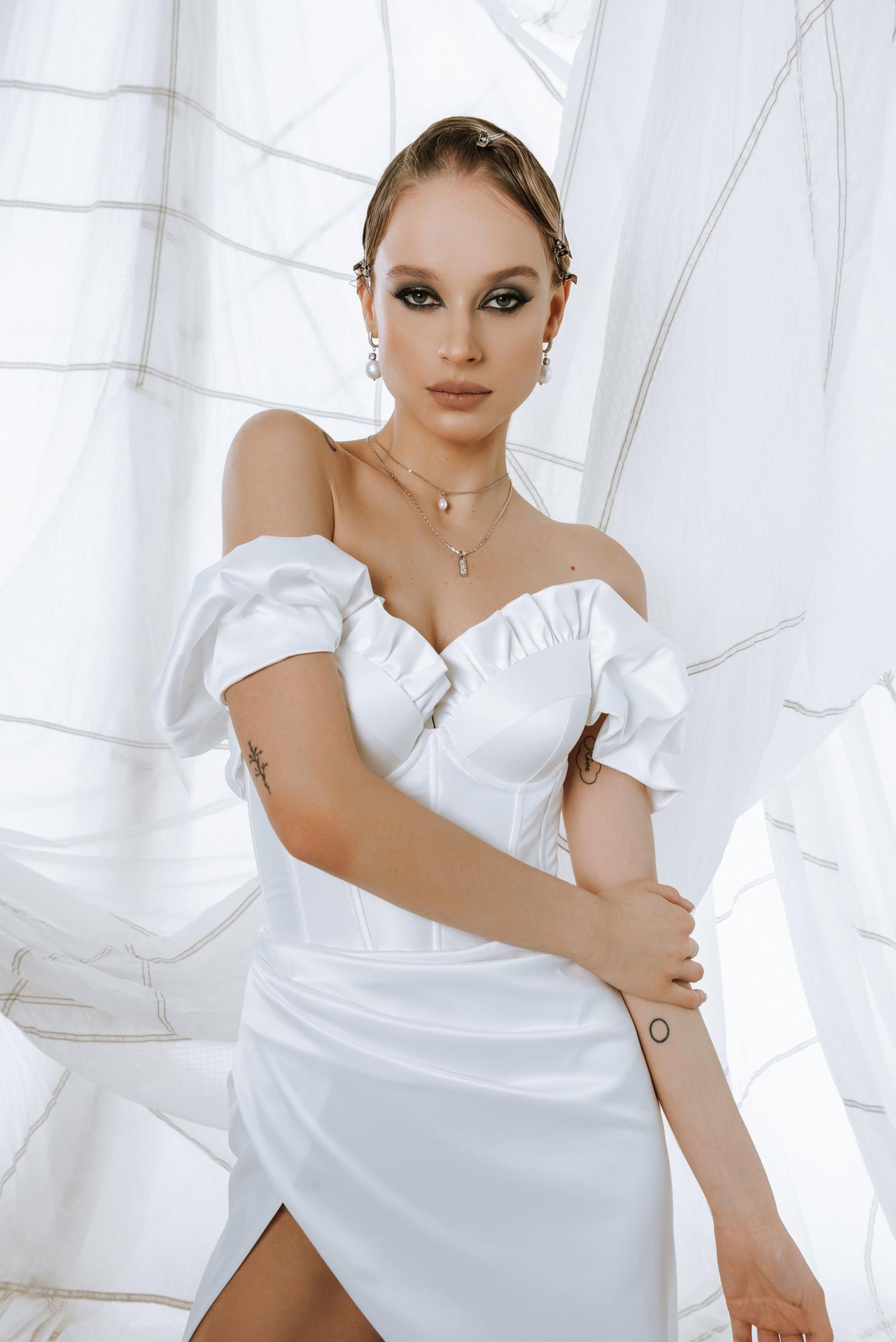 Свадебное платье ERACLEA  длина миди-футляр цвет молоко