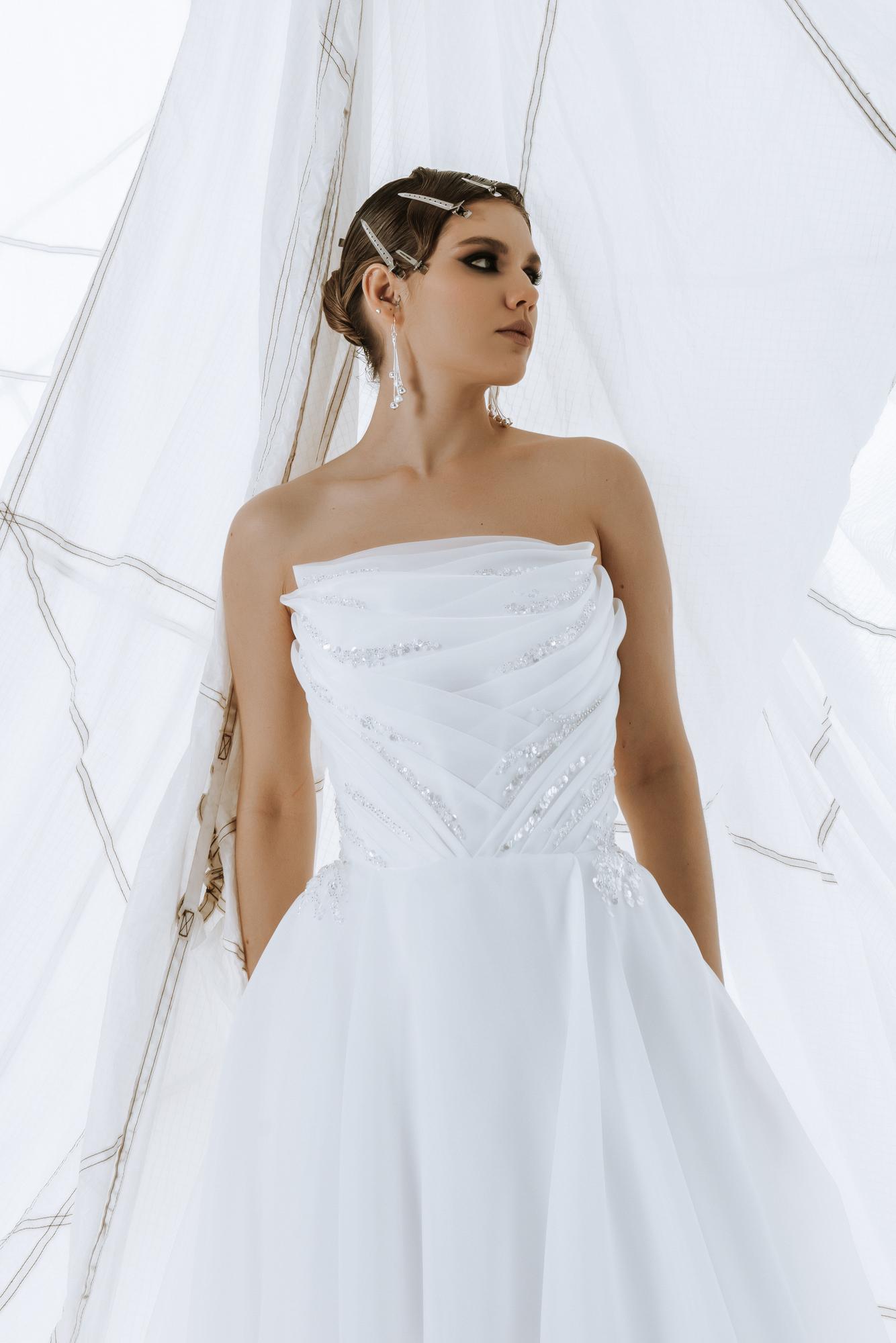 Свадебное платье VIERI длинное  с расшивкой бисерным кружевом молоко