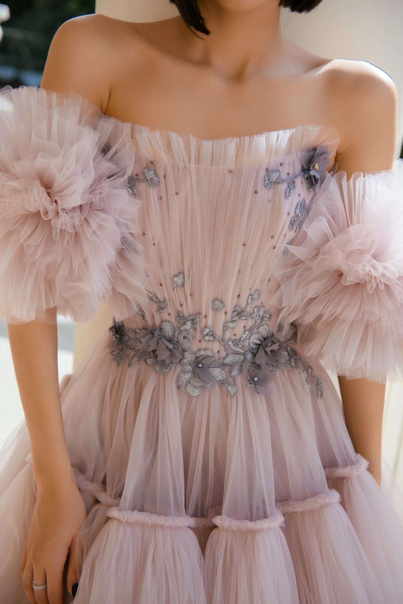 Пушистое платье лиловое LATA  ярусная