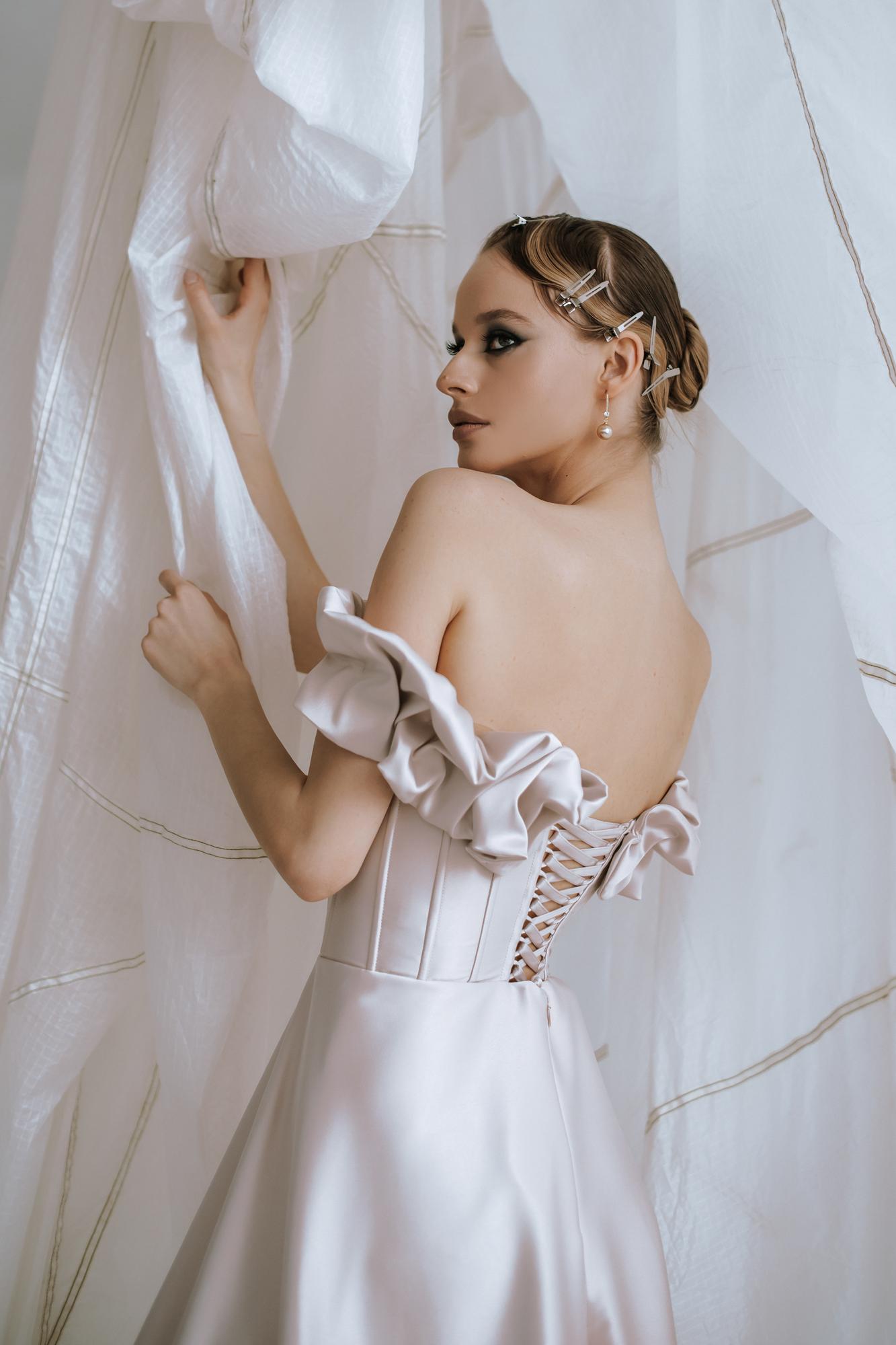 Вечернее платье ERACLEA длинное цвет бежевая пудра