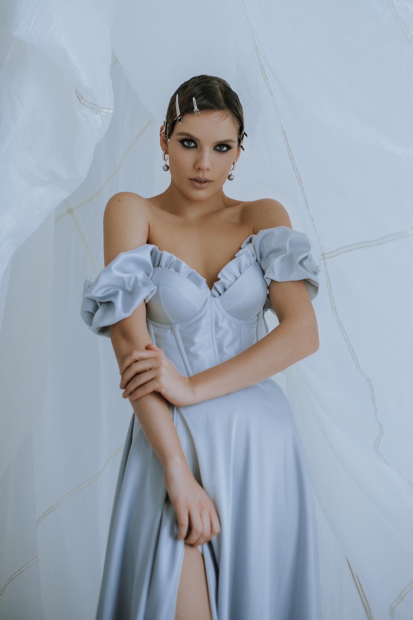 Вечернее платье ERACLEA в  атласе цвет лаванда, юбка полусолнце