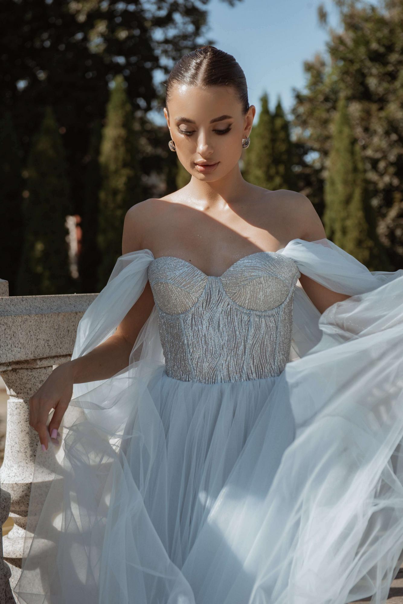 Коктейльное платье LINN  в серо-голубом цвете