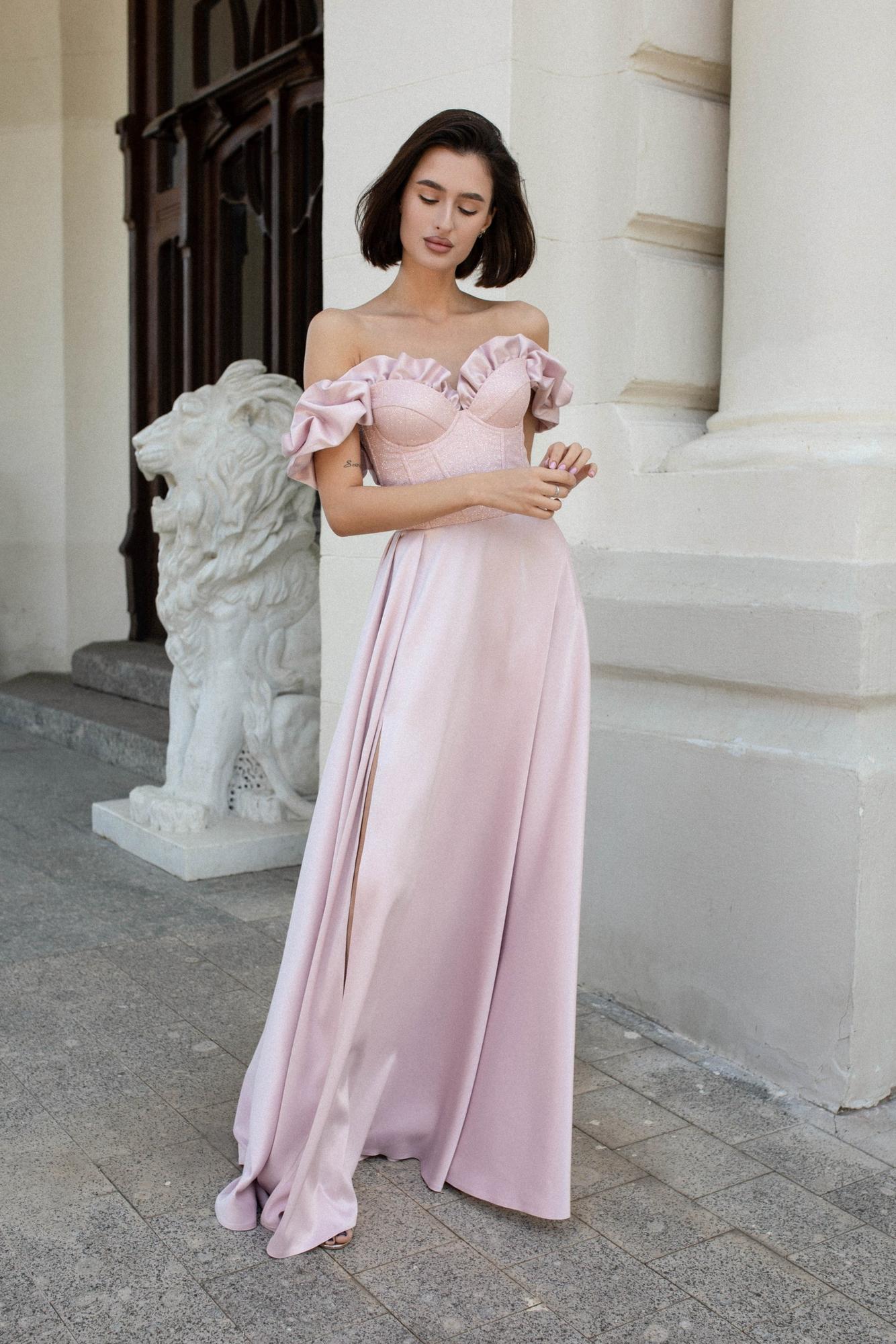 Атласное платье ERACLEA  в цвете светлая пудра