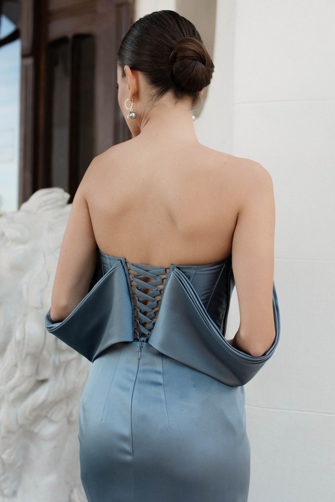 Длинное платье-футляр MANULA  в цвете графит