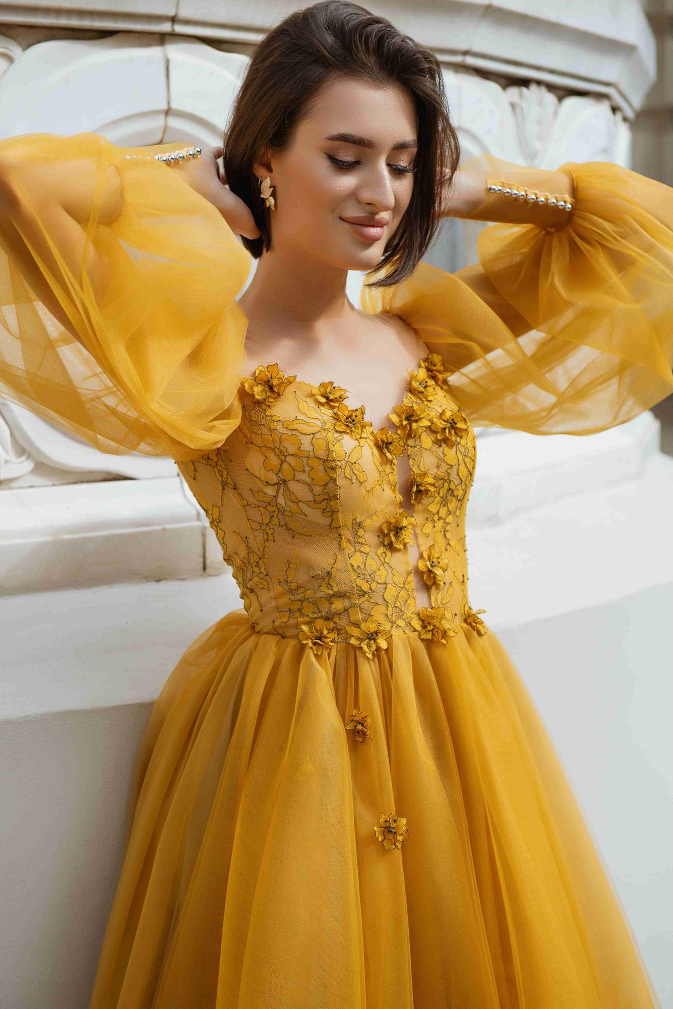 Короткое платье BONNIE в оттенке горчица