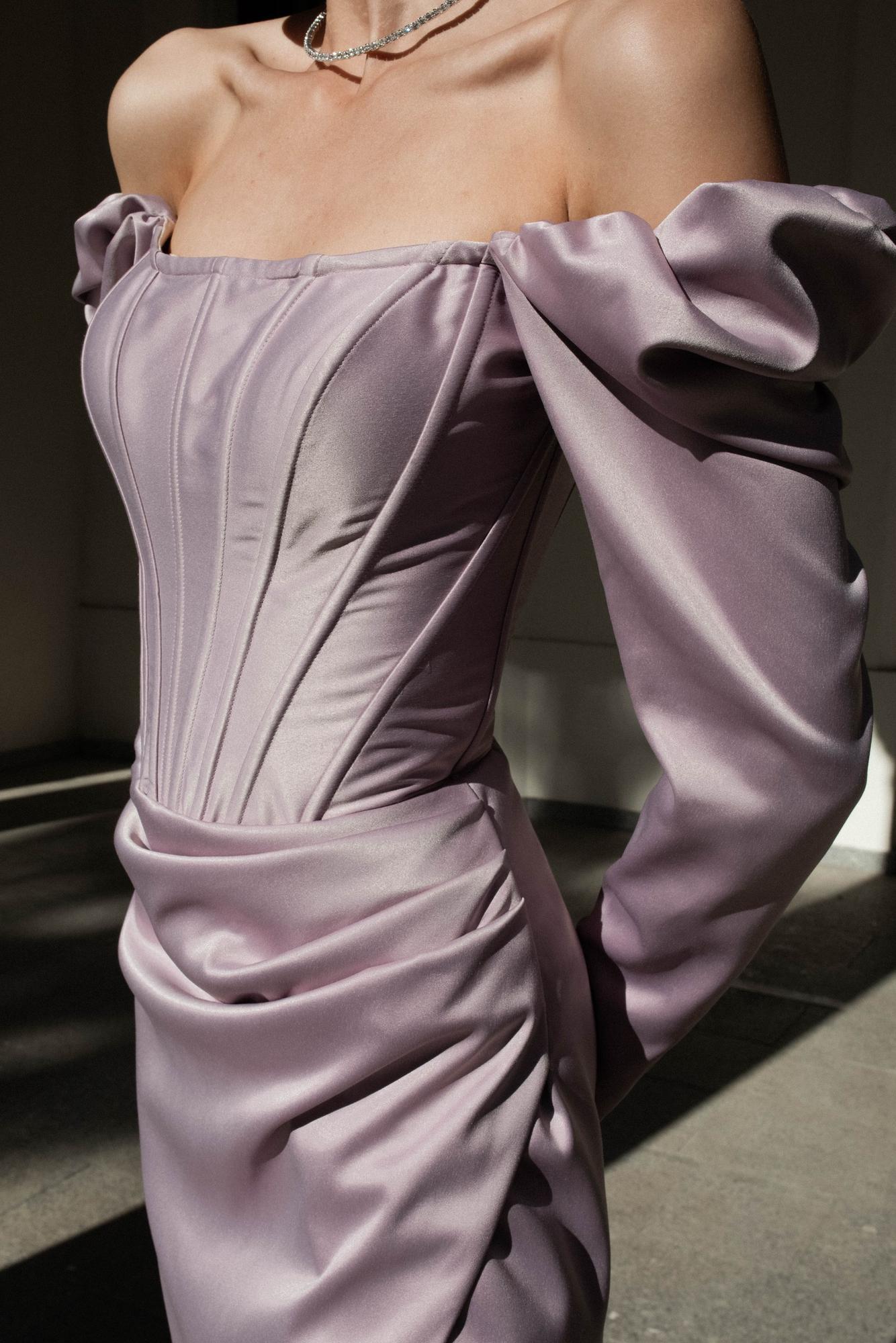 Вечернее платье LORI в длине миди с рукавом цвет лиловая пудра