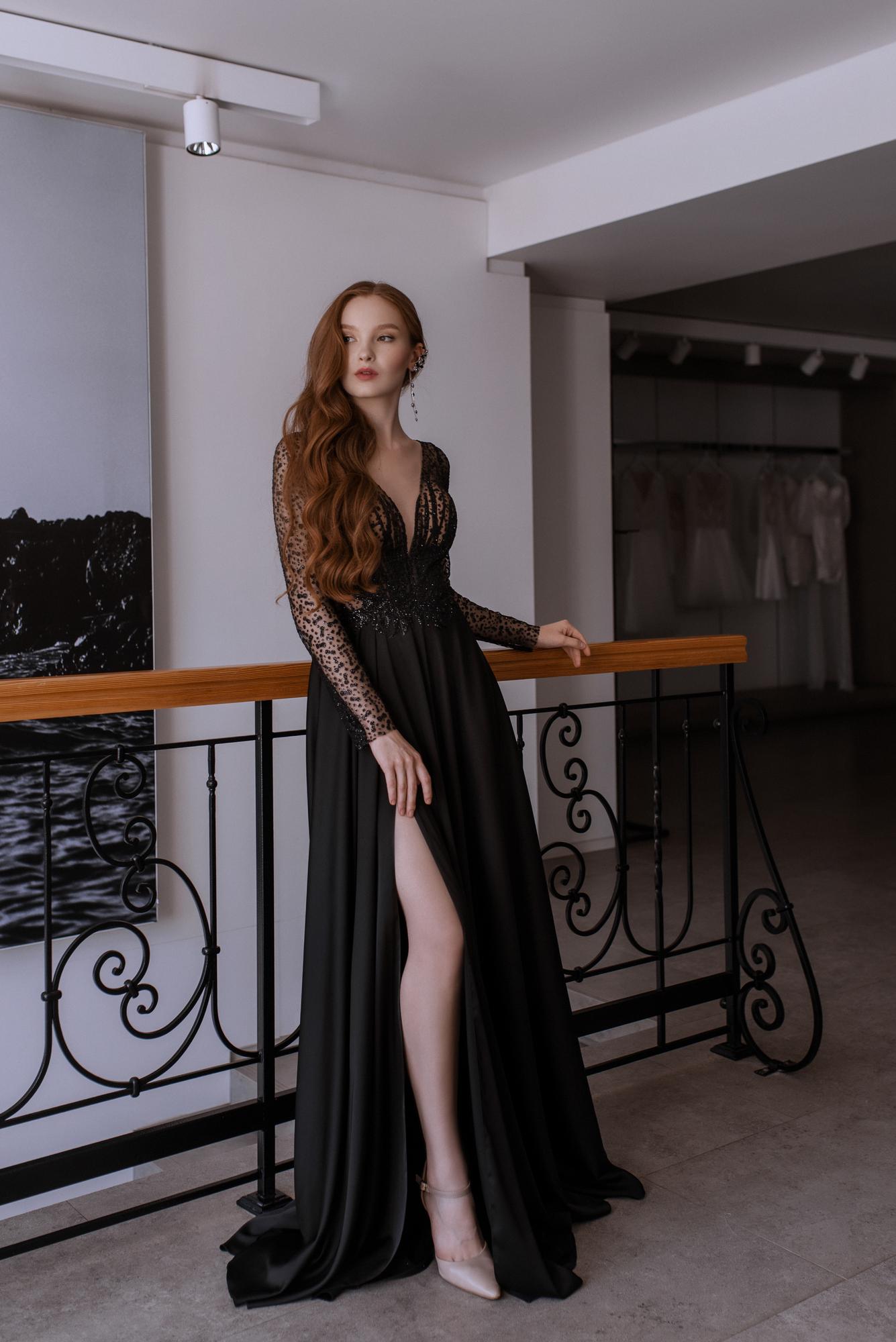 PEARL  в черном атласе