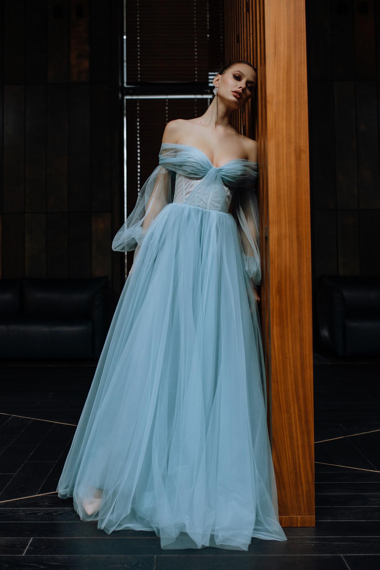 Вечернее пышное платье LAINA  в нежно-зеленом