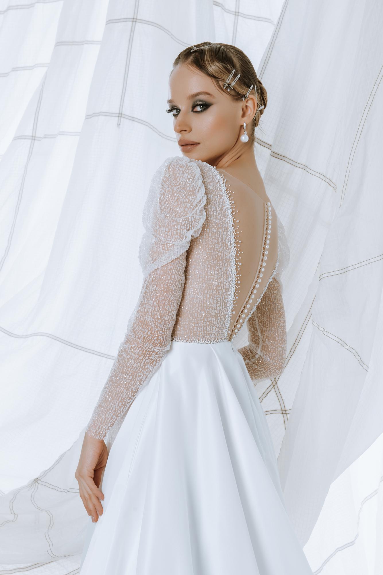 Свадебное платье ERLIA  c атласной юбкой