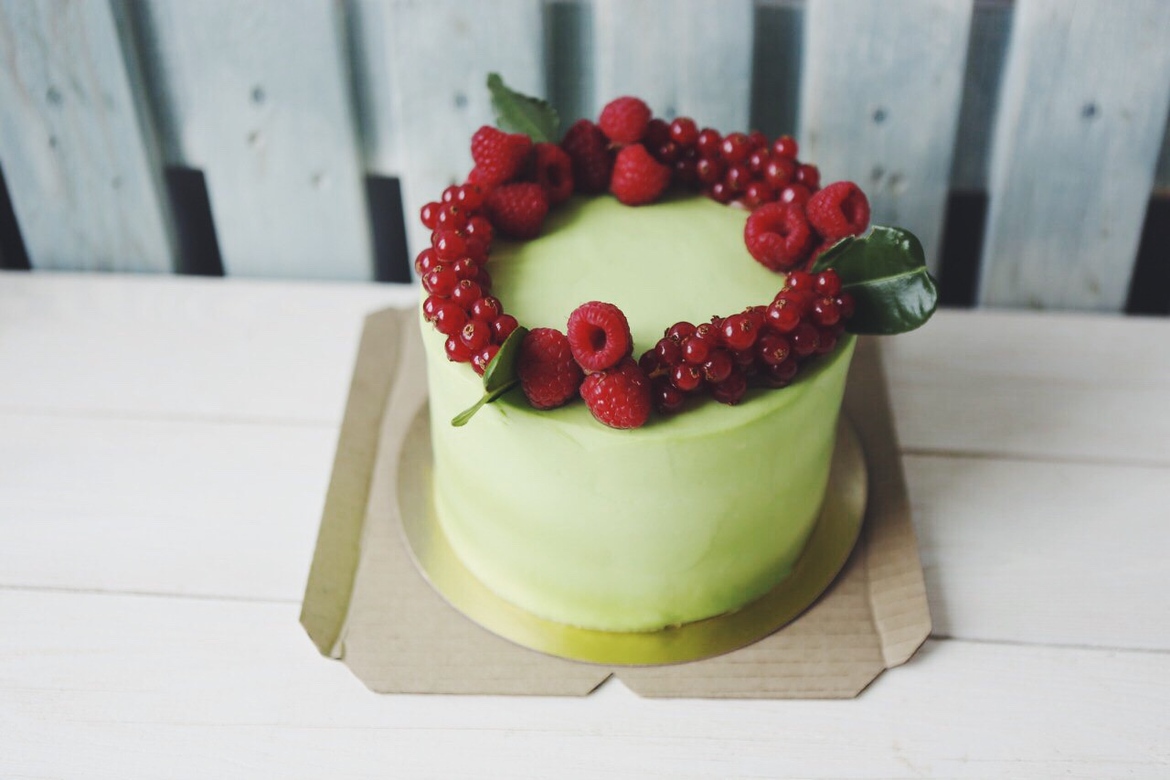 Торт с цветным кремом