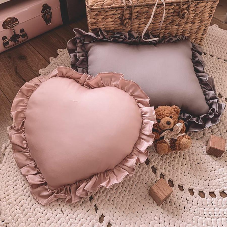 Подушка "Сердечко с рюшей"