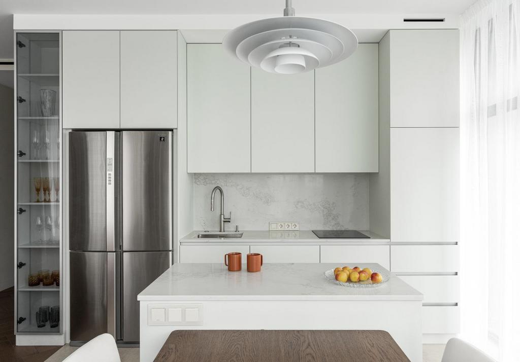 Кухня белоснежная с островом